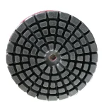 Round polishing pad with segmented working face