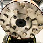 Underside tooling and centre connection; supplied set requires confirmation — detail cropped from the source photograph, not another camera angle.