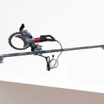 Manual guide fitted to a saw — installation example