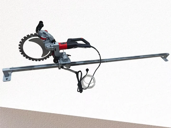 Manual guide fitted to a saw — installation example