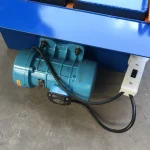 Motor mounted underneath the mould
