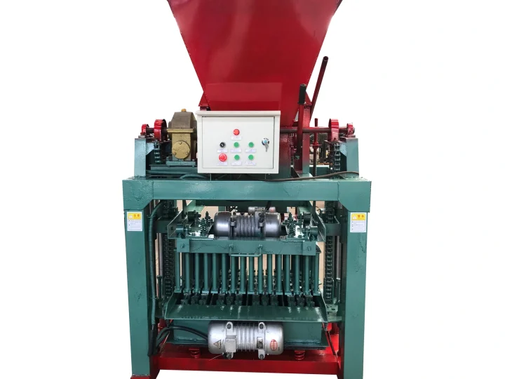 4-35C block machine with feed hopper