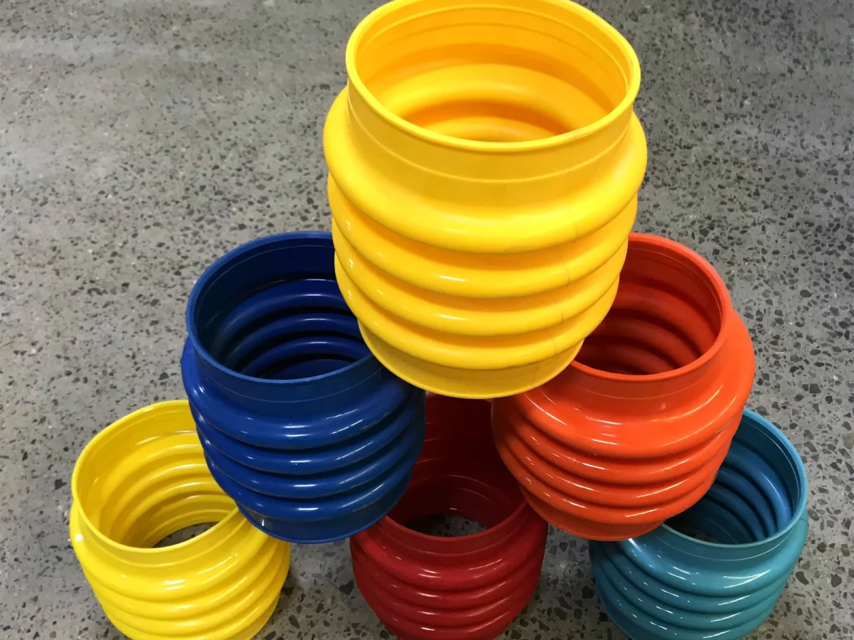 Loose bellows: openings and corrugated profile