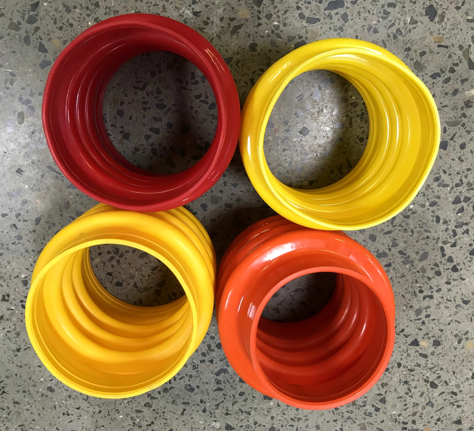 Loose bellows: openings and corrugated profile