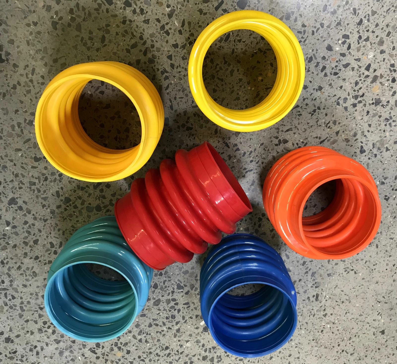 Loose bellows: openings and corrugated profile