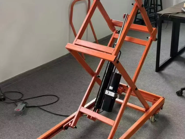 Raised hydraulic scissor table with manual mechanism