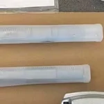 Flat and pointed chisels and service-tool samples in the source photograph; confirm tool-holder size and supplied accessories.